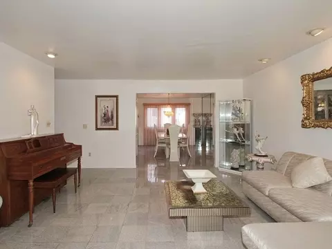 113 Plum Tree Ln, Union, NJ 07083 photo 5