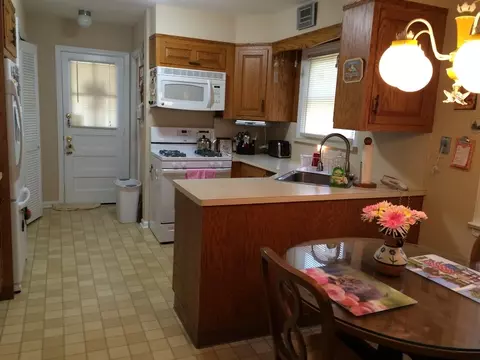 46 Kew Dr, Springfield, NJ 07081 photo 2