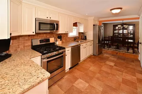 63 Dora Ave, Waldwick, NJ 07463 photo 8
