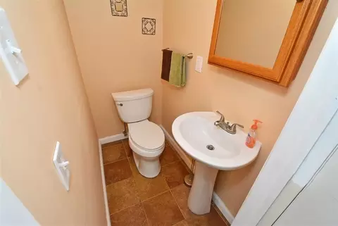 63 Dora Ave, Waldwick, NJ 07463 photo 13