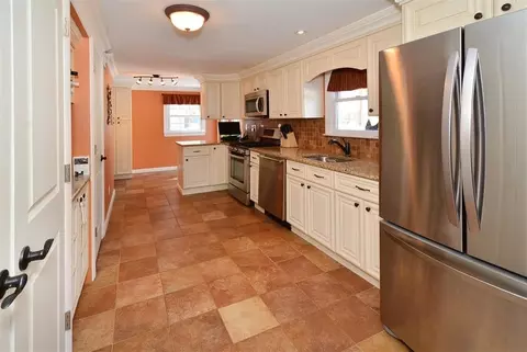 63 Dora Ave, Waldwick, NJ 07463 photo 9