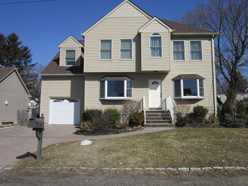 18 Woodridge Ter, Wayne, NJ 07470 photo 1