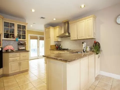 195 Mayfair Rd, Paramus, NJ 07652 photo 5
