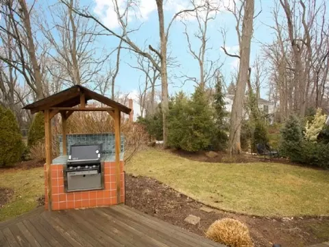 195 Mayfair Rd, Paramus, NJ 07652 photo 9