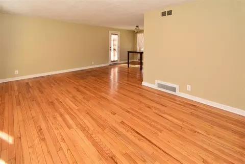 12 Macgregor Ct, Waldwick, NJ 07463 photo 2