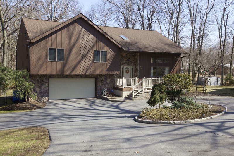 668 Pascack Rd, Paramus, NJ 07652 photo 1