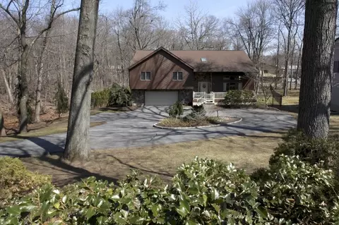 668 Pascack Rd, Paramus, NJ 07652 photo 18