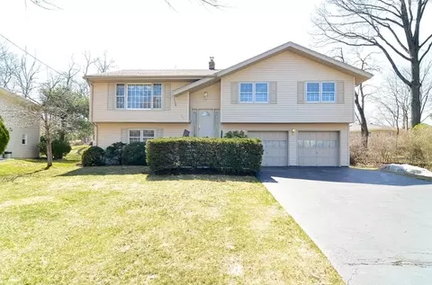 168 Ivanhoe Dr, Paramus, NJ 07652 photo 2