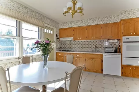 168 Ivanhoe Dr, Paramus, NJ 07652 photo 8