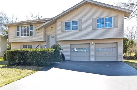 168 Ivanhoe Dr, Paramus, NJ 07652 photo 1