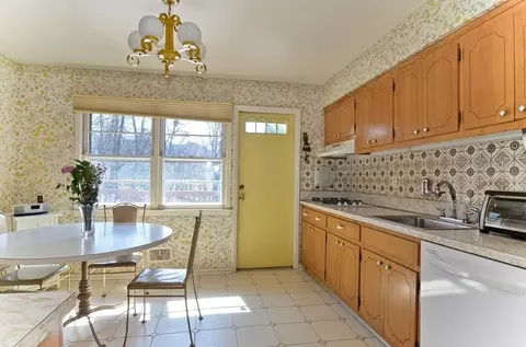 168 Ivanhoe Dr, Paramus, NJ 07652 photo 7