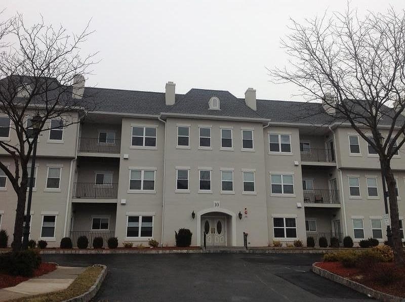 1009 Brittany Dr, Wayne, NJ 07470 photo 1