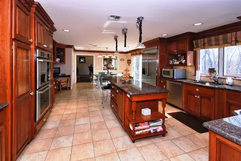 20 Shadow Rd, Upper Saddle River, NJ 07458 photo 4