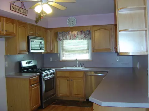 69 Greenbrook Rd, Middlesex, NJ 08846 photo 3
