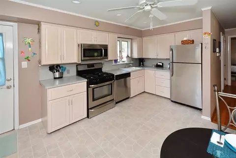 96 E Prospect St, Waldwick, NJ 07463 photo 4