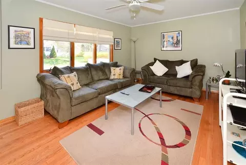 96 E Prospect St, Waldwick, NJ 07463 photo 2