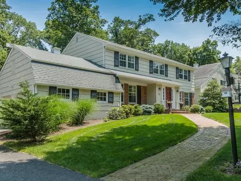 80 Sherbrook Dr, Berkeley Heights, NJ 07922 photo 2