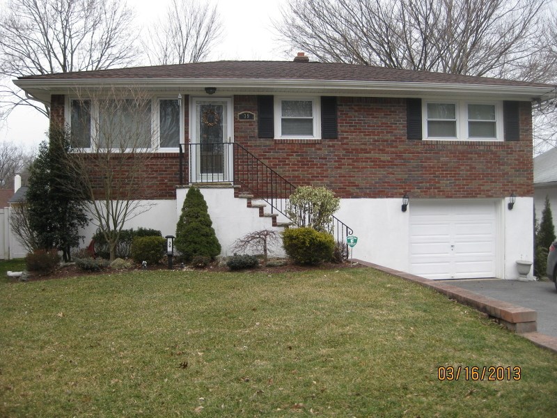 39 Woodhaven Dr, Wayne, NJ 07470 photo 1