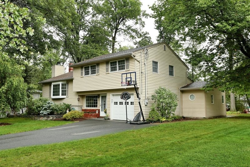 46 Smithfield Rd, Waldwick, NJ 07463 photo 1