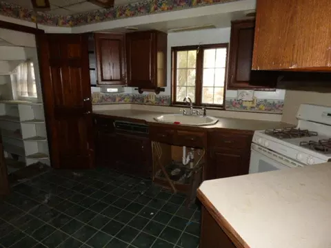29 Maple Ave, Dover, NJ 07801 photo 2