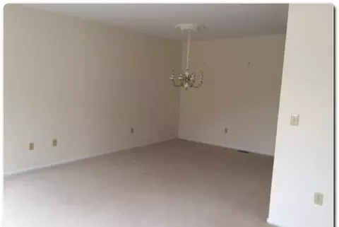 95 Bobolink Ct, Wayne, NJ 07470 photo 2