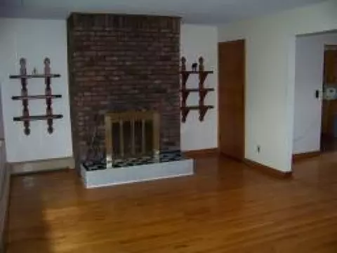 141 Centre St, Waldwick, NJ 07463 photo 2