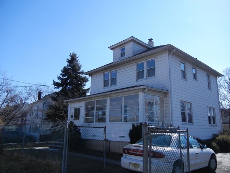 205 Melrose Ave, Middlesex, NJ 08846 photo 1