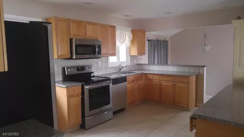 12 Lake Dr E, Wayne, NJ 07470 photo 2