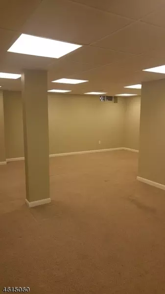 12 Lake Dr E, Wayne, NJ 07470 photo 9
