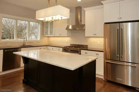 437 Polly Ann Ter, Paramus, NJ 07652 photo 7