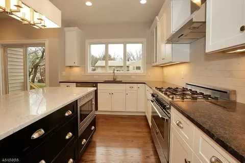 437 Polly Ann Ter, Paramus, NJ 07652 photo 8