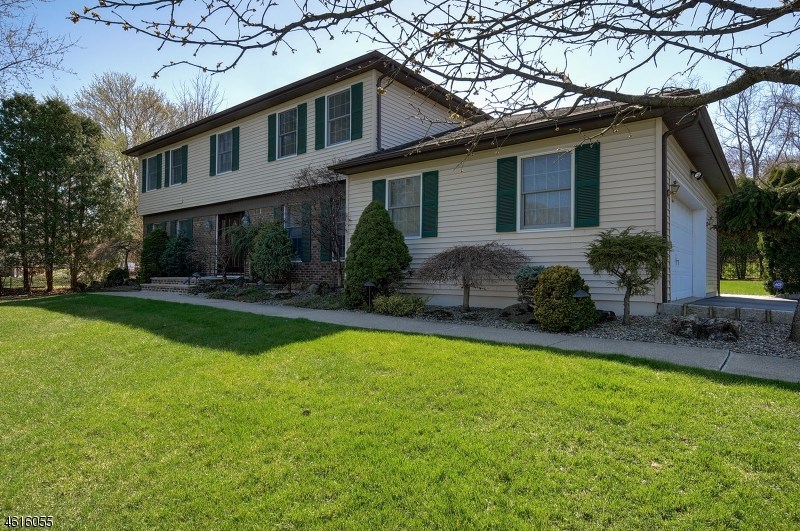 11 Beatrice Ln, Wayne, NJ 07470 photo 1