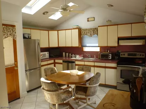 21 Tosch Ave, Wayne, NJ 07470 photo 9