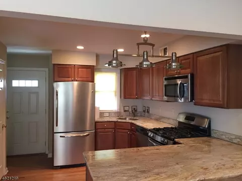 31 School St, Clark, NJ 07066 photo 6