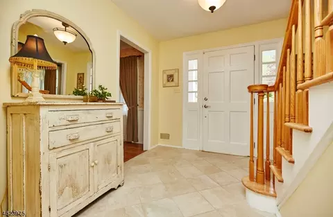 25 Joyce Dr, Succasunna, NJ 07876 photo 2