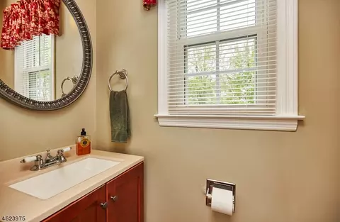 25 Joyce Dr, Succasunna, NJ 07876 photo 9