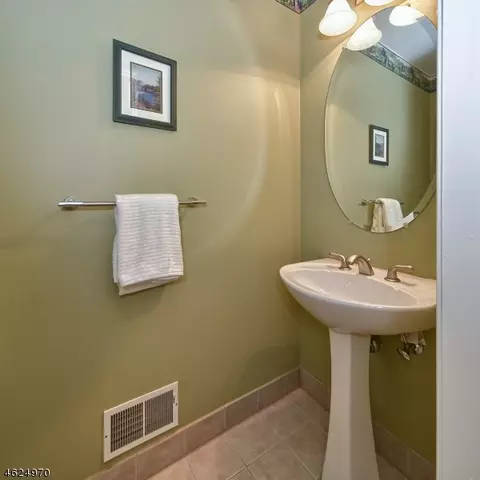 18 Harrier Ct, Wayne, NJ 07470 photo 9