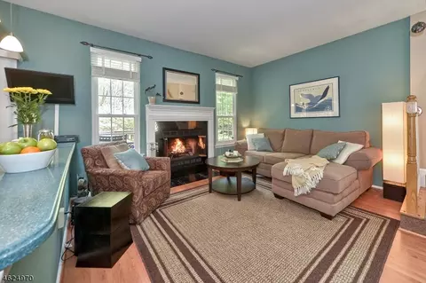 18 Harrier Ct, Wayne, NJ 07470 photo 4