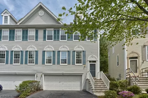 18 Harrier Ct, Wayne, NJ 07470 photo 1