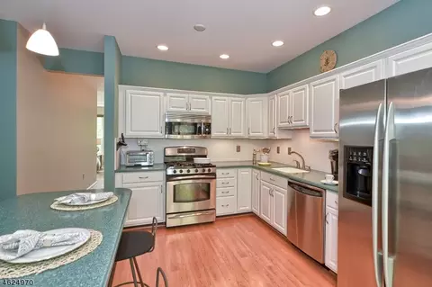 18 Harrier Ct, Wayne, NJ 07470 photo 6
