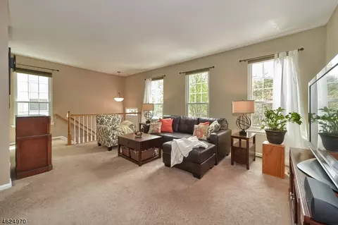 18 Harrier Ct, Wayne, NJ 07470 photo 3