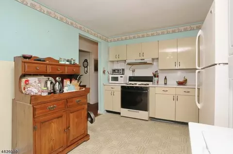 147 Spring Ln, Paramus, NJ 07652 photo 8