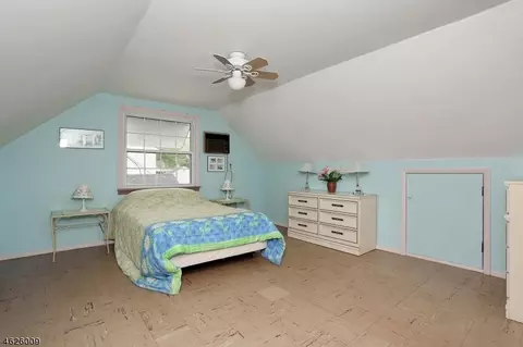 147 Spring Ln, Paramus, NJ 07652 photo 16