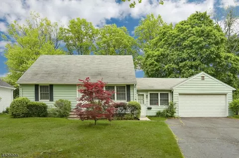147 Spring Ln, Paramus, NJ 07652 photo 1