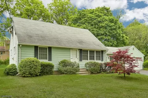 147 Spring Ln, Paramus, NJ 07652 photo 20