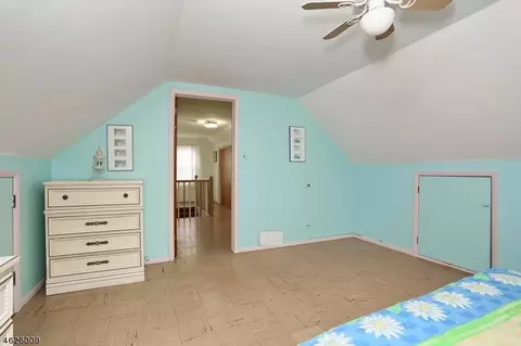 147 Spring Ln, Paramus, NJ 07652 photo 17