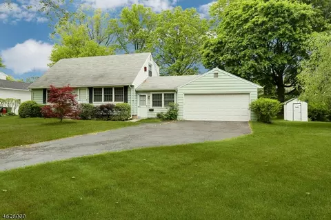 147 Spring Ln, Paramus, NJ 07652 photo 25