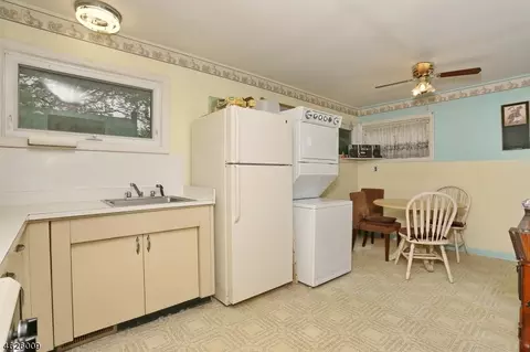 147 Spring Ln, Paramus, NJ 07652 photo 9