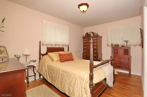 147 Spring Ln, Paramus, NJ 07652 photo 11