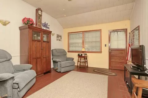 147 Spring Ln, Paramus, NJ 07652 photo 3